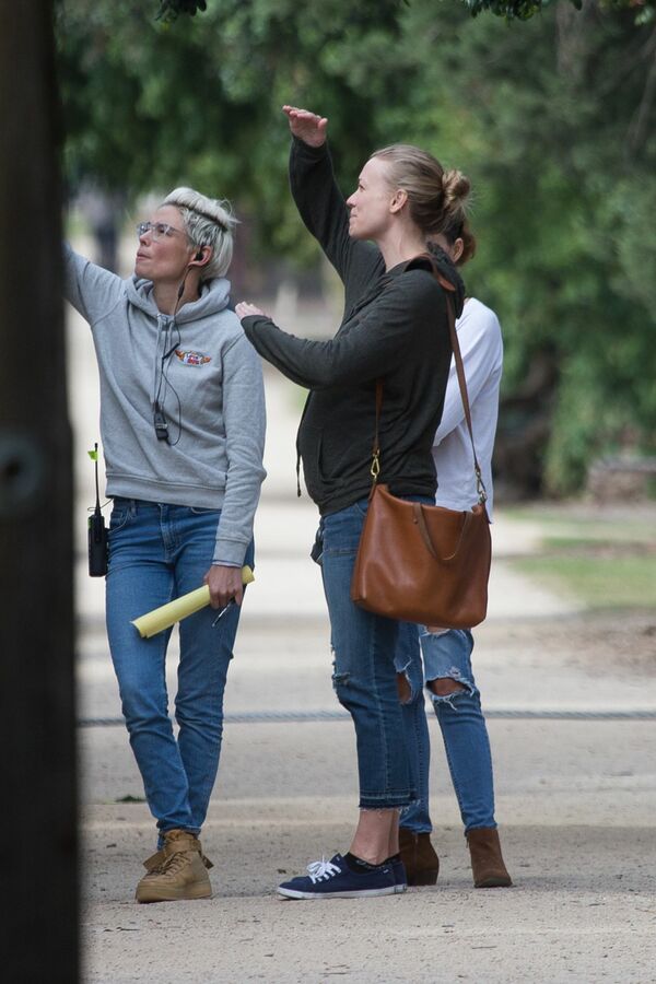 Keywords: Yvonne Strahovski; Angel of mine; Candid; 
