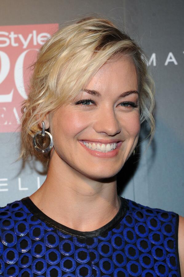 Keywords: Yvonne Strahovski; 