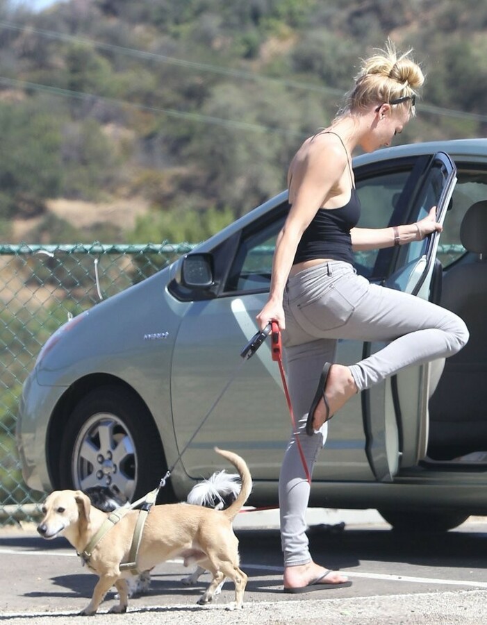Keywords: Yvonne Strahovski; 